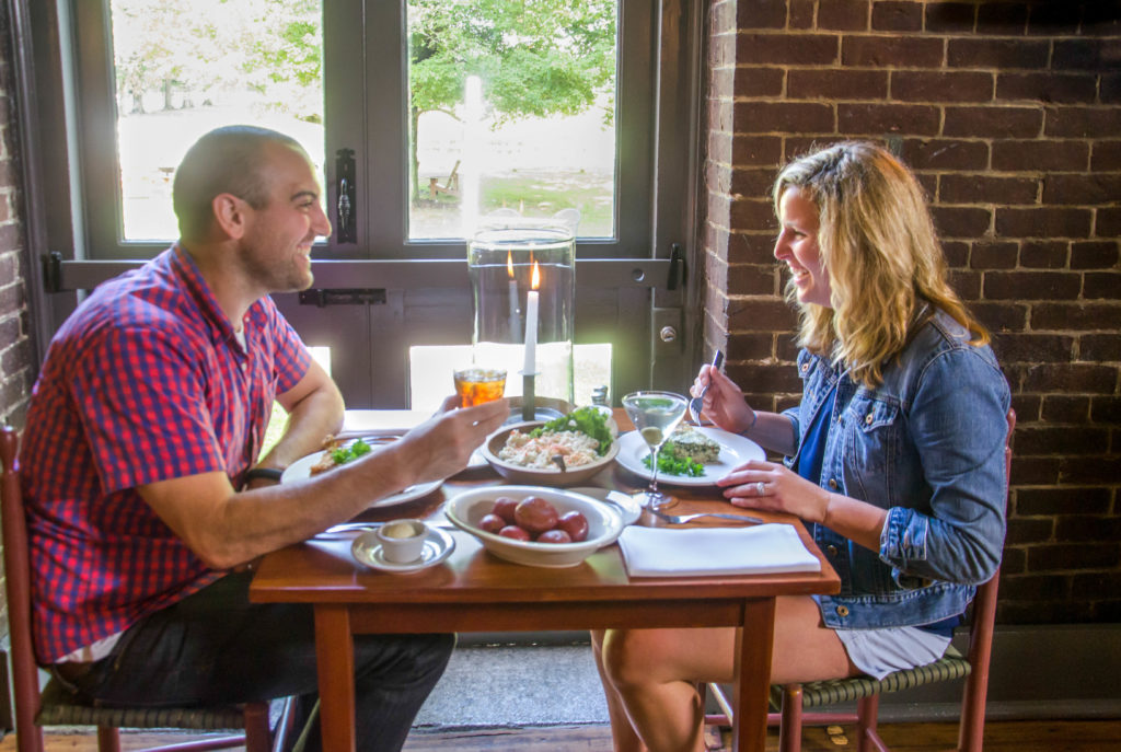 couple-dining-trustees-table